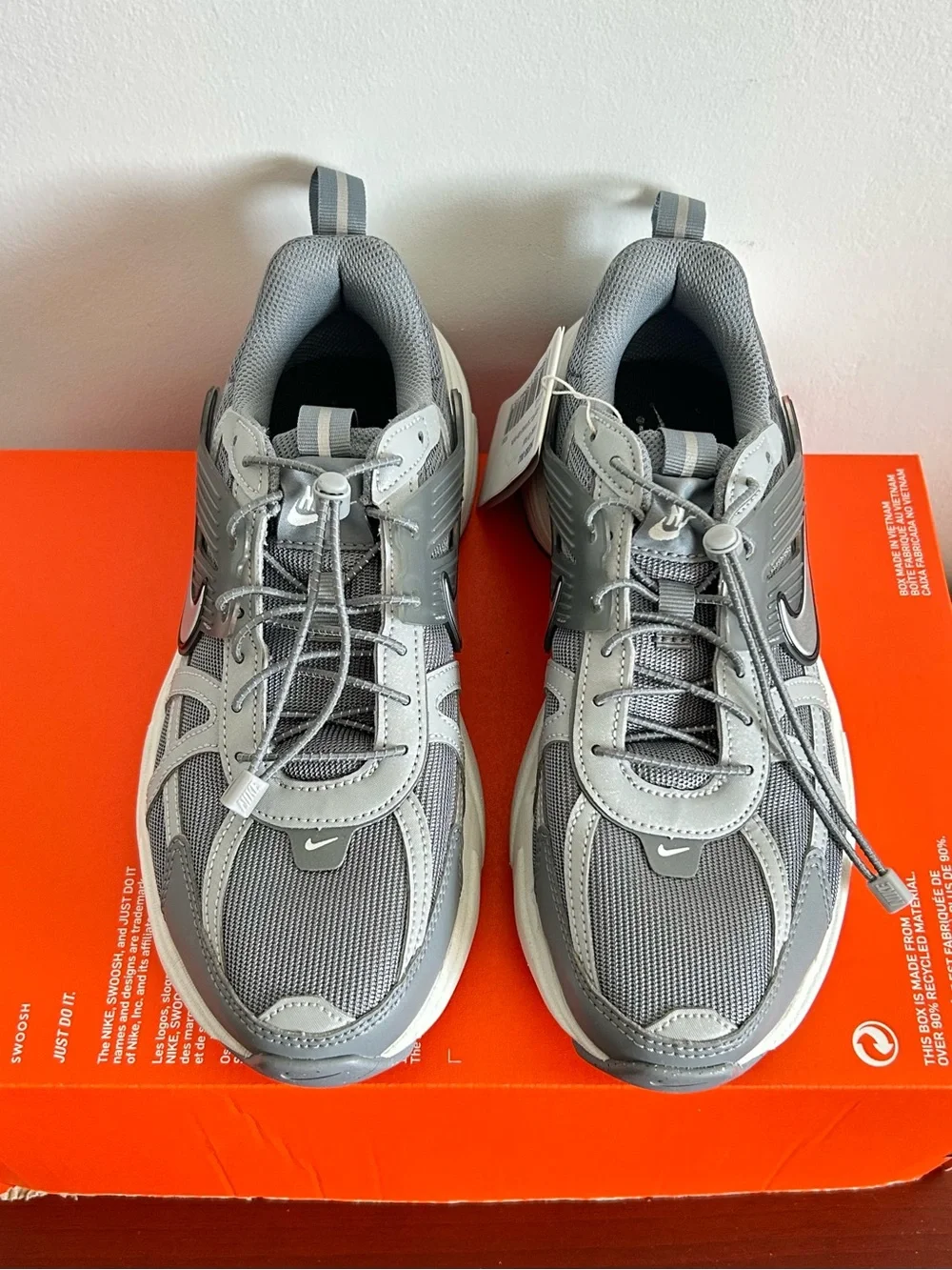 Nike V2K Run women’s Men’s Sneakers - size 7 Grey/White - Picture 6 of 8